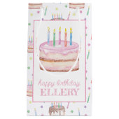 水彩ピンクお誕生日ケーキ パーソナライズされた スモールペーパーバッグ (正面)