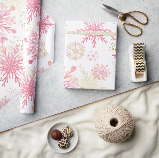 水彩ピンクと金ゴールドグリッター冬の雪片 ラッピングペーパー (クラフト)