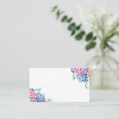 水彩ピンクと青あじさい結婚のフローラ プレイスカード (スタンド正面)