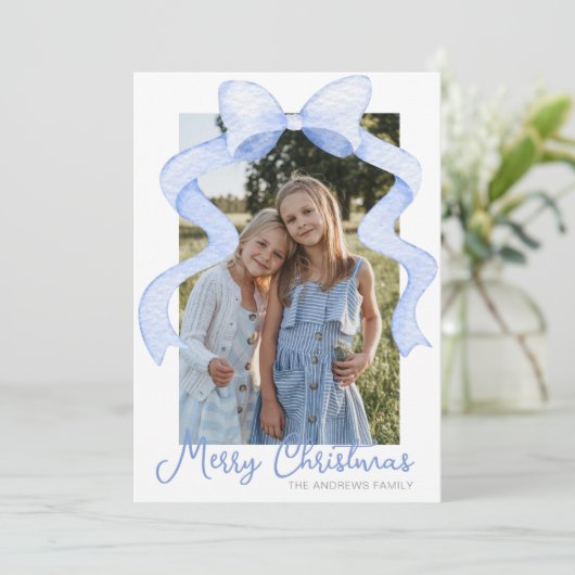 水彩ピンクの弓リボンサッシクリスマスフォト シーズンカード (スタンド正面)