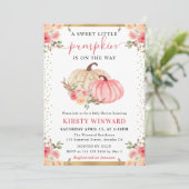 水彩ピンクの花の飾り付けたパンプキン 秋のベイビーシャワー 招待状 (スタンド正面)