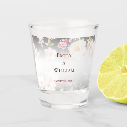 水彩ピンクイエローローズぼやけブラック結婚、s ショットグラス (正面)