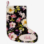 水彩ピンクイエローローズオンブラック、モノグラム スモールクリスマスストッキング (正面)