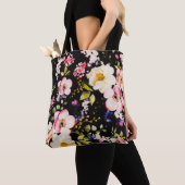 水彩ピンクイエローローズブラック背景 トートバッグ (クローズアップ)