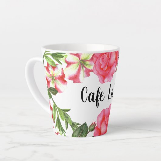 水彩ピンクガーデンフラワーズリースデザイン カフェラテマグ (左アングル)