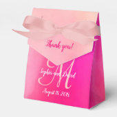 水彩ピンクモノグラム結婚式の引き出物 フェイバーボックス (正面サイド)