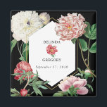 水彩ピンク牡丹結婚花の黒 マグネット<br><div class="desc">ピンクと白の牡丹の美しい水色の花のデザイン結婚と、黒い背景に金ゴールド幾何学模様のフレーム。ピンクユニークと白の色調のヴィンテージ植物牡丹花模様を使用するデザイン。緑のエレガント一色のピンクと白の牡丹のフローラデザイン。シックな金ゴールド幾何学的フレーム結婚式の引き出物マグネットモダンデザイン。一致する結婚式招待状や他の文房具も用意。</div>
