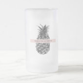 水彩ピンク&グレーパイナップル |お名前 フロストグラスビールジョッキ (中央)