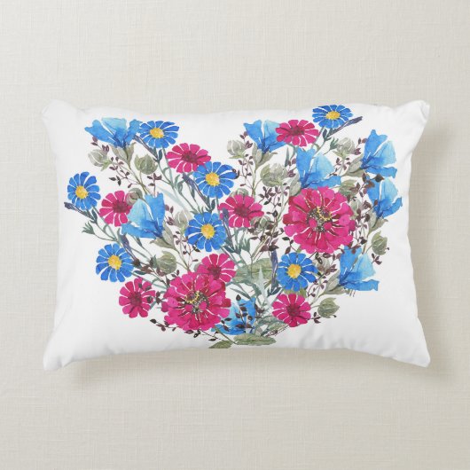 水彩フローラハート、明るいワイルドフラワーが鳴った アクセントクッション (正面)