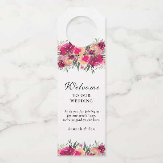 水彩フローラピンクパーソナライズされた結婚ズ ボトルネックタグ (正面)