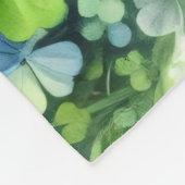 水彩ブラックポメラニア犬グリーンシャームロックフィールド フリースブランケット (角)