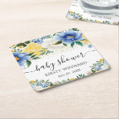 水彩ブルーと黄色の花ベビーシャワー スクエアペーパーコースター (アングル)