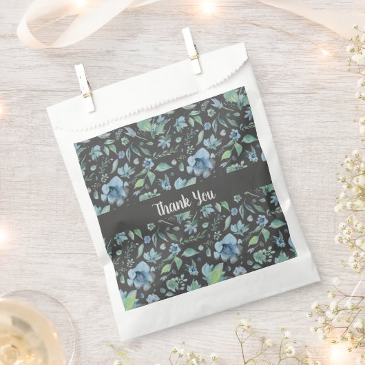 水彩ブルーオンダークグレーフローラカスタム フェイバーバッグ (クリップ留めされた状態)