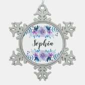 水彩ブルーパープルフローラリースカスタム文字 スノーフレークピューターオーナメント (正面)