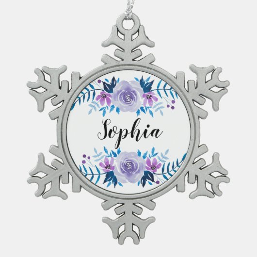 水彩ブルーパープルフローラリースカスタム文字 スノーフレークピューターオーナメント (正面)