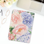 水彩ブルーピンクアジサイ牡丹春フローラ iPad PROカバー<br><div class="desc">私たちの水色ブルーピンクあじさいフローラカバーであなたのiPadをスプルアップ。柔らかいパステルに青いアジサイ、ピンク色の牡丹、バラの素晴らしいブレンドが、春の美しいをデバイスにもたらす。保護スタイリッシュフローラエレガンスと開花!</div>