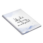 水彩ブルーミニマリストやる気を起こさせる引用文 ノートブック (右側)