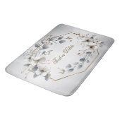 水彩ホワイトフラワーゴールデンフレームシルバーティール（緑がかった色） バスマット (アングル)