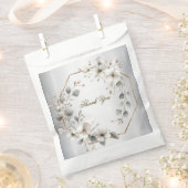 水彩ホワイトフラワーゴールデンフレームシルバーティール（緑がかった色） フェイバーバッグ (クリップ留めされた状態)