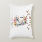 水彩ユニコーンとフローラリース アクセントクッション (正面(垂直))