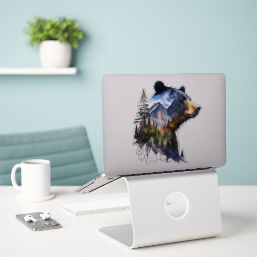 水彩ヨセミテブラックベア シール (デスク上のノートパソコン)