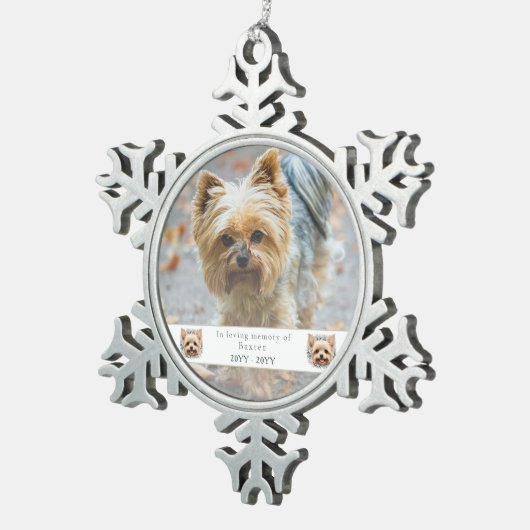 水彩ヨークシャーテリアとフローラリースメモリアル スノーフレークピューターオーナメント (右)