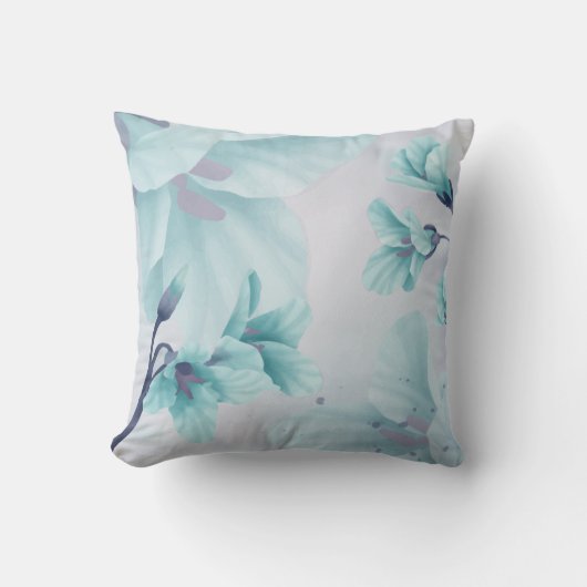 水彩ライトブルーアクアティール（緑がかった色）ベルフラワーアクセント クッション (正面)