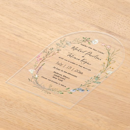 水彩ワイルドフラワーフローラリース結婚ズアーチ アクリル招待状 (レイダウン)