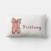 水彩可愛いピンクのバレエ靴パーソナライズされた ランバークッション (裏面)