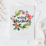 水彩松とホリーリースメリークリスマス 箔シーズンポストカード<br><div class="desc">このカスタマイズ可能なクリスマスポストカードで友人や家族に休日の願いを送信する。この金ゴールドフォイルのクリスマスハガキは、松の針の水彩リースとブラシ書の中の「メリークリスマス」とホリーを備えている。独自の詳細を追加してカスタマイズこのリースのクリスマスポストカードは他のカードのストックで利用可能である。一致するアイテムが使用可能。</div>