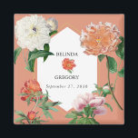 水彩桃ピンク牡丹結婚花 マグネット<br><div class="desc">桃色の桃とピンクの牡丹の花のデザイン結婚で、桃の背景に金ゴールド幾何学模様を持つ。桃とユニークピンク色の色調でヴィンテージ植物牡丹花模様を使用するデザイン。桃とエレガントピンクの牡丹のフローラデザインで緑のダッシュ。シックな金ゴールド幾何学的フレーム結婚式の引き出物マグネットモダンデザイン。一致する結婚式招待状や他の文房具も用意。</div>