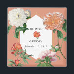 水彩桃ピンク牡丹結婚花 マグネット<br><div class="desc">桃色の桃とピンクの牡丹の花のデザイン結婚で、桃の背景に金ゴールド幾何学模様を持つ。桃とユニークピンク色の色調でヴィンテージ植物牡丹花模様を使用するデザイン。桃とエレガントピンクの牡丹のフローラデザインで緑のダッシュ。シックな金ゴールド幾何学的フレーム結婚式の引き出物マグネットモダンデザイン。一致する結婚式招待状や他の文房具も用意。</div>