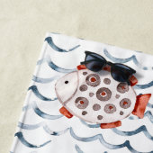 水彩波レッドとブルーの魚トリプルモノグラム ビーチタオル (インサイチュ)