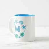 水彩海貝殻とヒトデのモノグラム ツートーンマグカップ (正面左)