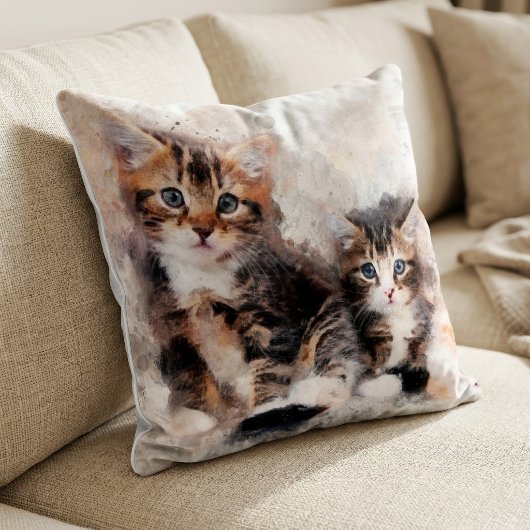 水彩画で描かれた三匹のかわいい子猫 クッション
