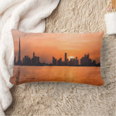 水彩画で描かれた海岸沿いの街の夕焼け ランバークッション (ブランケット)