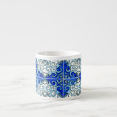 水彩画で絵を描かれる手によって切り分けられるタイルのデザイン6 エスプレッソカップ (正面)