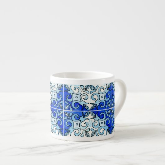 水彩画で絵を描かれる手によって切り分けられるタイルのデザイン6 エスプレッソカップ (正面右)