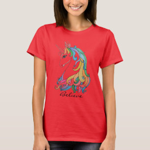 水彩画のかわいい虹のユニコーン Tシャツ