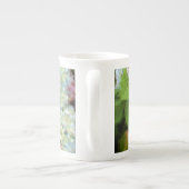 水彩画のアジサイの骨灰磁器のティーカップ ボーンチャイナマグカップ (裏面)