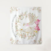 水彩画のガチョウのママ&女の子 花 赤ちゃんのお披露目パーティー タペストリー (正面)