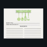 水彩画のキッチン用品 ブライダルシャワーレシピカード ポストカード<br><div class="desc">緑の水彩画のスプーン、スパテュラ、泡立て器、ポテトマッシャーなどがスタイリッシュな水彩画のバナーとともにデザインされた、モダンなブライダルシャワーレシピカード。テキスト「レシピ」が白い背景に表示されます。 レシピカードの表側には、レシピのタイトル、調理元の情報、材料のスペースがあります。 レシピカードを裏返すと、調理方法や準備時間、合計時間がわかります。 当ショップでは、人気のウェディングシャワーカラーの豊富な種類を取り揃えております。 キッチンをスタックするブライダルシャワーの招待状挿入に最適です。</div>
