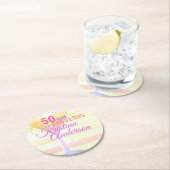 水彩画のピンクのパステルのストライプ50のすばらしい誕生日 ラウンドペーパーコースター (インサイチュ)