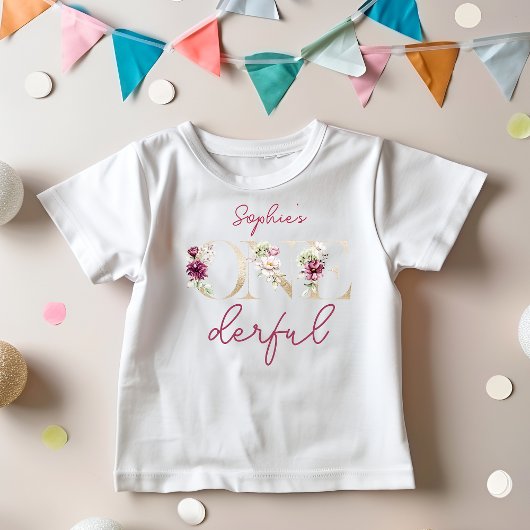 水彩画のピンクの芍薬でお祝いするバースデーパーティー ベビーTシャツ