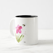 水彩画のピンクの花とハチ ツートーンマグカップ (正面左)