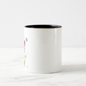 水彩画のピンクの花とハチ ツートーンマグカップ (中央)