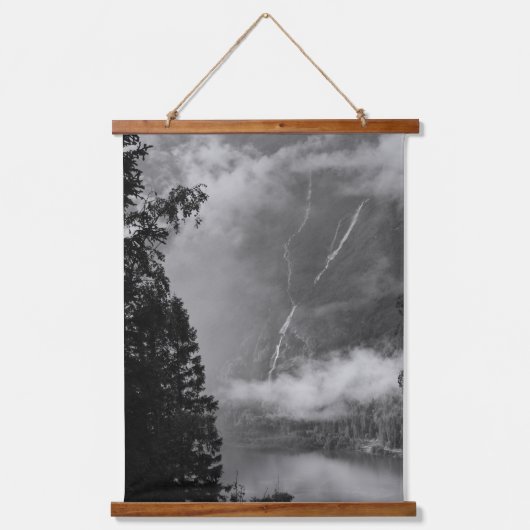 水彩画のモノクロ写真 吊り下げ型タペストリー (正面)