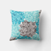 水彩画の水のティール（緑がかった色）のグラファイトの灰色の花のコラージュ クッション (裏面)