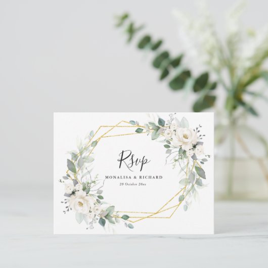 水彩画の白い花と緑の結婚式の出欠確認 ポストカード (スタンド正面)