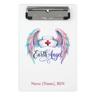 水彩画の看護師帽子と羽根 "Earth Angel" ミニクリップボード